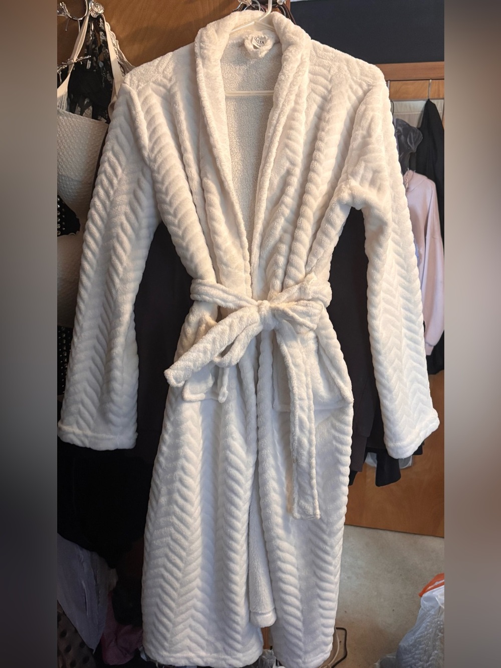 Ulta Beauty Plush Cozy Chevron White Women's Robe with Tie Belt - S/M